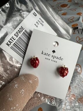 SALE🔥 NIP Kate Spade Strawberry Fields Stud Earrings